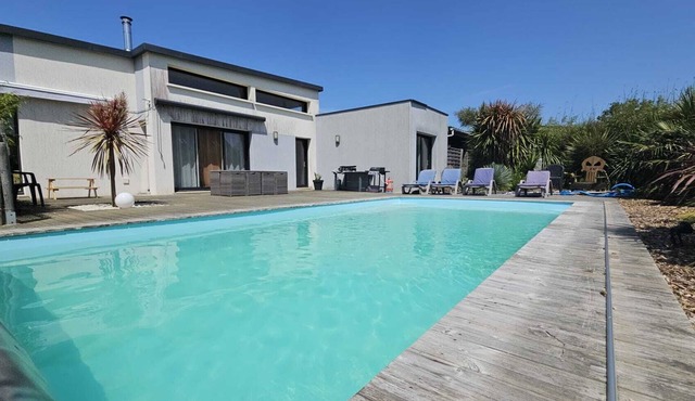 Comfortable villa with heated pool