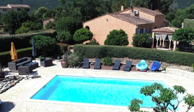 COMFORTABLE VILLA WITH PRIVATE POOL AND JACUZZI CLOSE TO THE BEACH