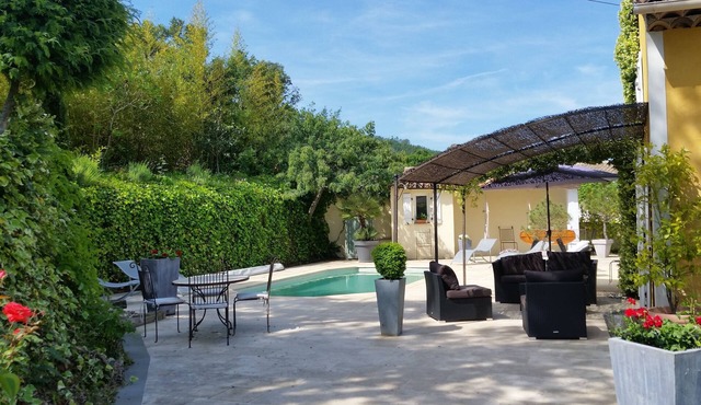 Comfortable villa with private pool and garden, 15 minutes from the sea.