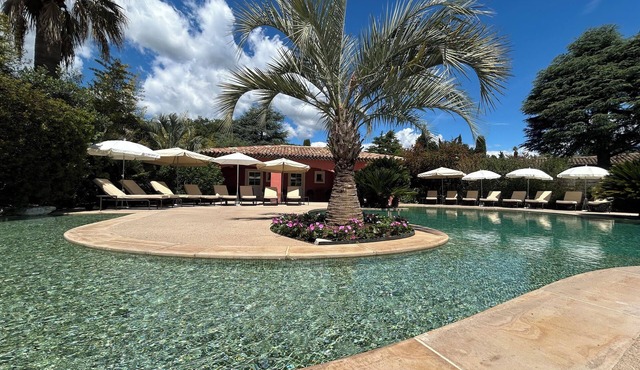 Comfortable villa with private landscaped garden, swimming pool