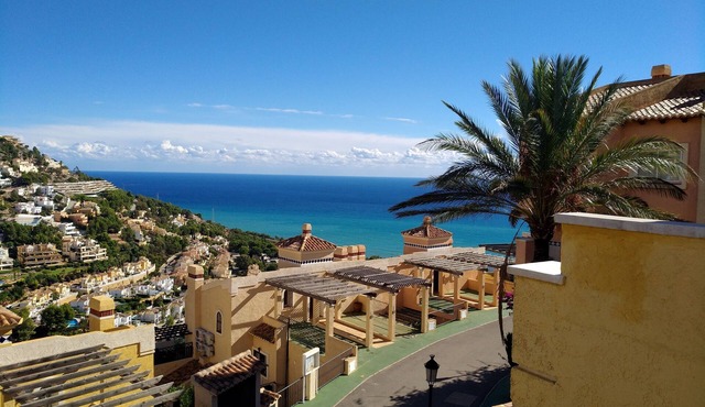 Comfortable villa with sea and mountain view for 5 people. WIFI and garage.