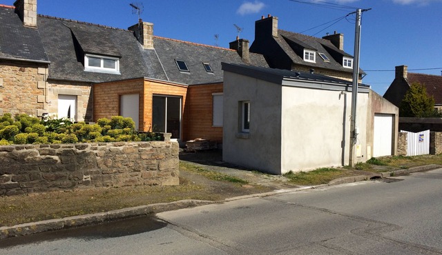 Comfortable village house 6 minutes from beaches by car, close to shops.