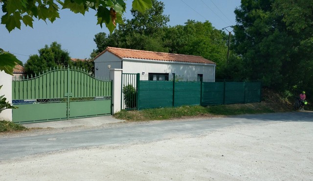 Comfortable wood-frame studio for 2 people 15 mins from La Rochelle