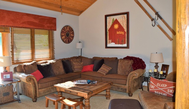 Comfortable, Well-appointed, Top-ranked 4 bedroom Sunburst Condo on Golf Course