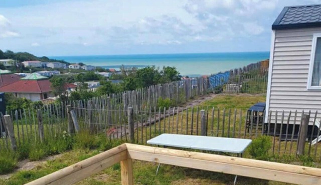 Comfortable, well-located mobile home with sea view. Relaxation guaranteed!