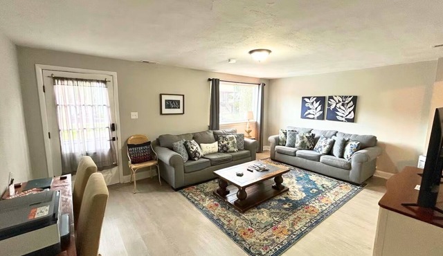 Comfortable Westerville Apt by State Street - Great for Mid-Term, Prime Location