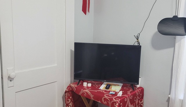 Comfortable with WiFi and AC in welcoming Roselle