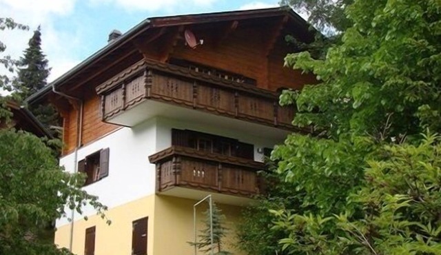 Comfortable wooden chalet in a location with pristine view in the mountains