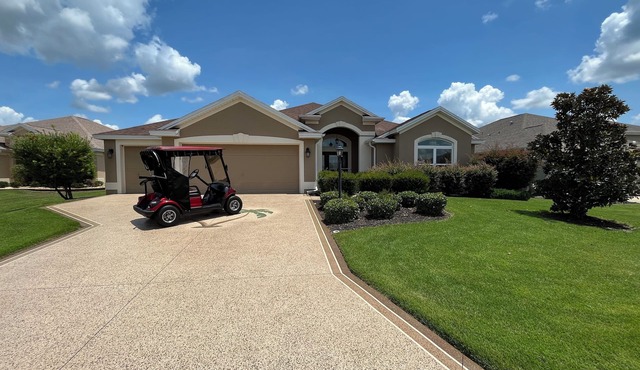 Comfortably Decorated 3/2 Sm Dog-Friendly Home w/Golf Cart & WiFi included!