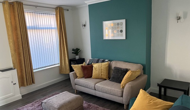 Comfortably furnished 2 bedroom home in Bolton