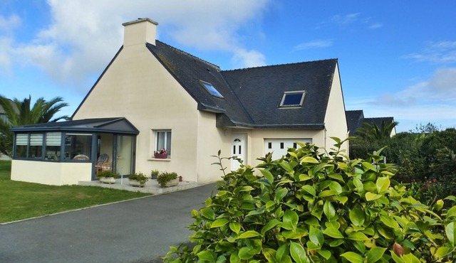 Comfortably furnished holiday home with a veranda