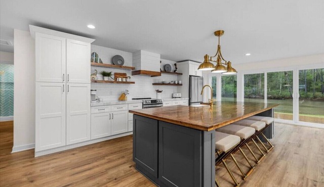 Comforting Lakeside Retreat in Gated Community