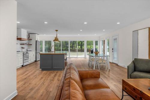 Comforting Lakeside Retreat in Gated Community