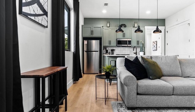 Comforts of Home - Dallas - Near Downtown with pool. Interns welcome