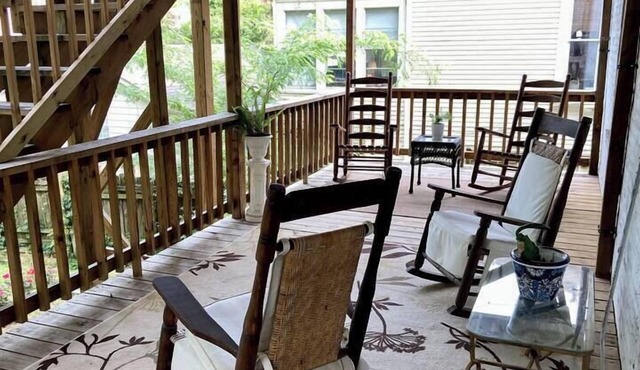 Comfy 1 BR unit across from Belhaven Town Center