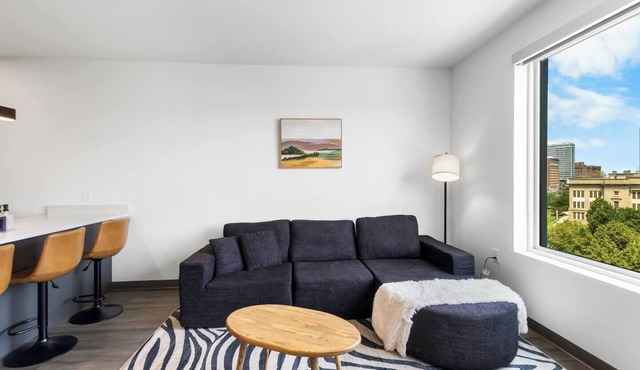 Comfy 1B1B w/Wi-Fi, Gym + Parking