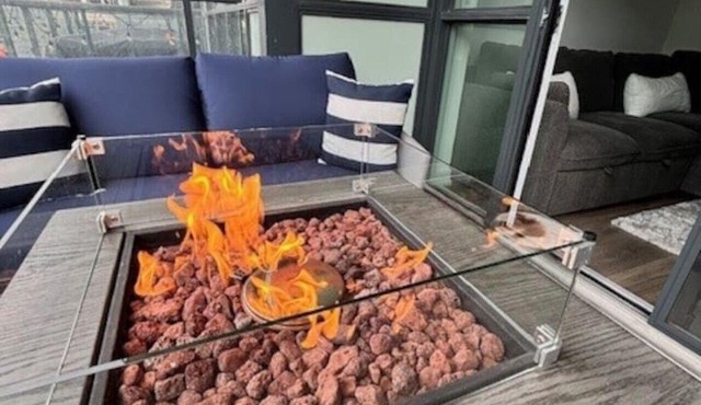 Comfy 1BR Condo w/Balcony, BBQ, Pool & Parking