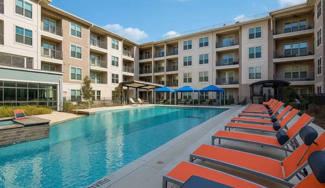 Comfy 1BR w/Pool/Hot Tub/Gym/Free Parking+ Wi-fi