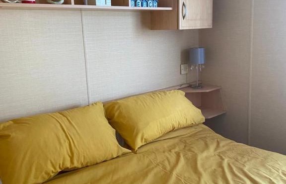 Comfy 2 bed holiday caravan