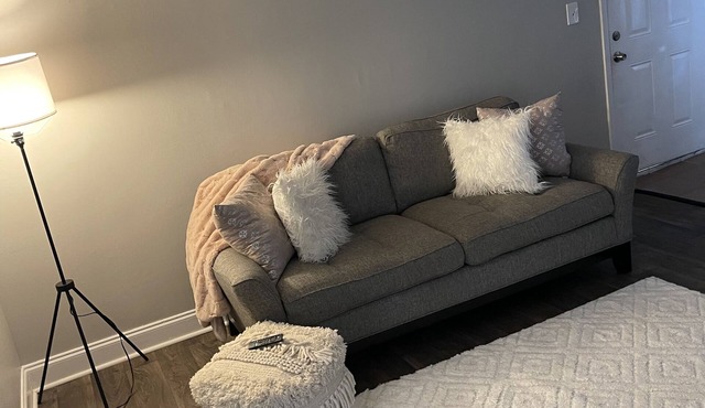 COMFY 2 BED ROOM SPACE W/OUT DOOR POOL