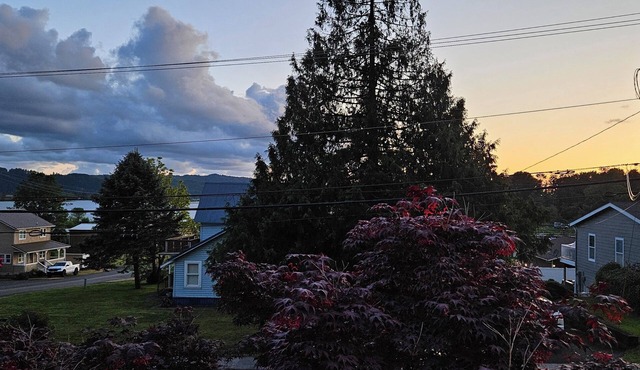 Comfy 2-bedroom apartment in Charming Cathlamet