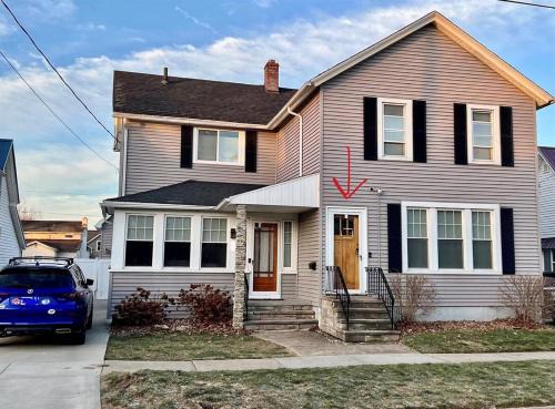 Comfy 2 Bedroom Apartment Close to Lake Erie