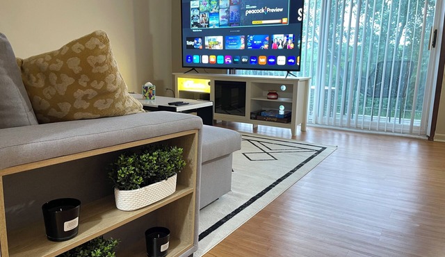 Comfy 2 bedroom condo with 75” smart TV