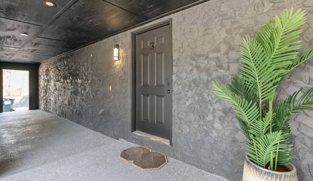 Comfy 2 bedroom w/Free Parking