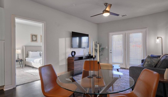 Comfy 2BD Abode Mins from DT Clayton | Pool | Gym