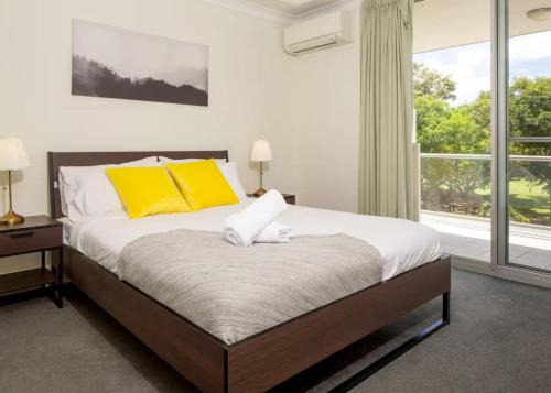 Comfy 2BD Parkside Home Close to UQ & Mall