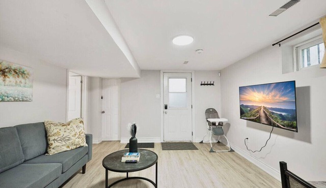 Comfy 2BR Apt near Beach & Downtown | Free Parking