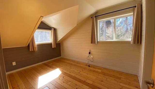 Comfy 2br Furnished home w big deck! 1 acre RV Parking w power. Sleeps 7