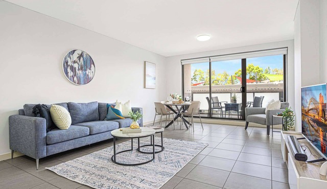 Comfy 2BR in Parramatta central with free parking