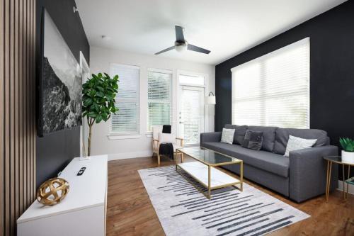 Comfy 2BR-Southtown Near Rvrwalk, Dome & Conv