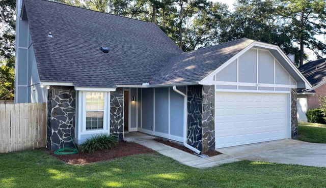 Comfy 3-bedroom/2-bath home at the end of a cul-de-sac with all you need.