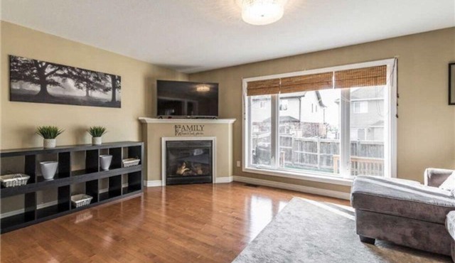 Comfy 3 bedroom house with fireplace