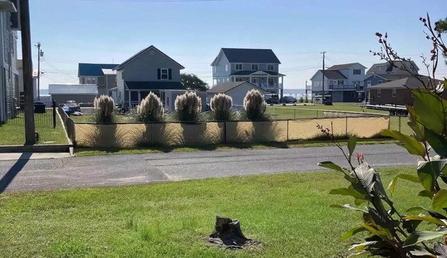 Comfy 3-Bedroom Near The Beach With A Pool & Grill