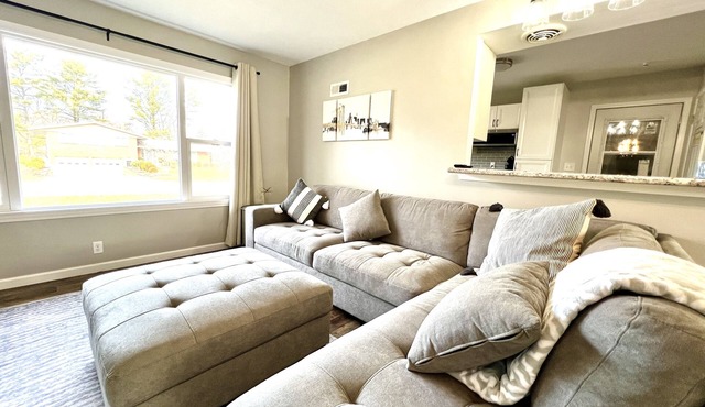 Comfy 3Bd House with Arcade, Ping Pong, Fire Pit, Walk to Purdue, Golf, Sports!