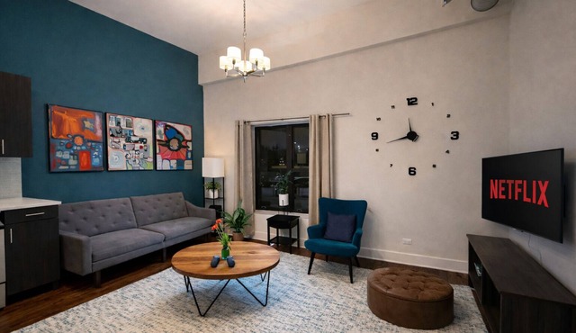 Comfy 3BR Chicago Retreat 420 Friendly Unit Near McCormick Place & Soldier Field