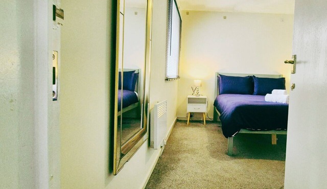 Comfy 3BR Flat on Quiet Street in Wollaton with FREE Parking