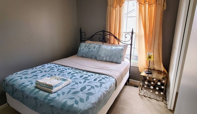 Comfy 4 BR Home in Westerville w Movie rm, Fenced yard, Large Deck w BBQ Grill