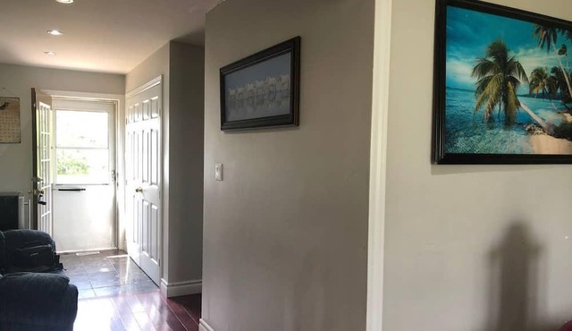 Comfy 5 Bedroom Cottage, 1 Hr Toronto