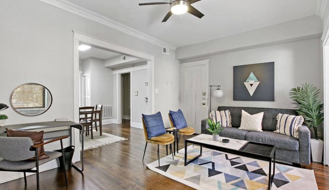 Comfy and Chic 2BR Apt close to Shops