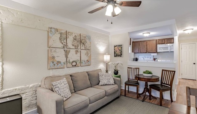 Comfy and Clean 1 Bedroom Flat in Trendy Midtown