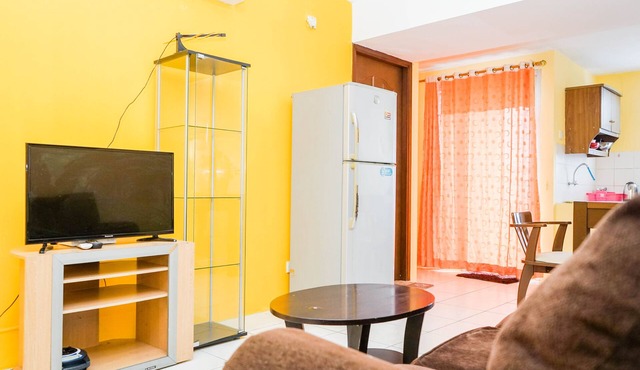 Comfy and Cozy 2BR Great Western Resort Apartment