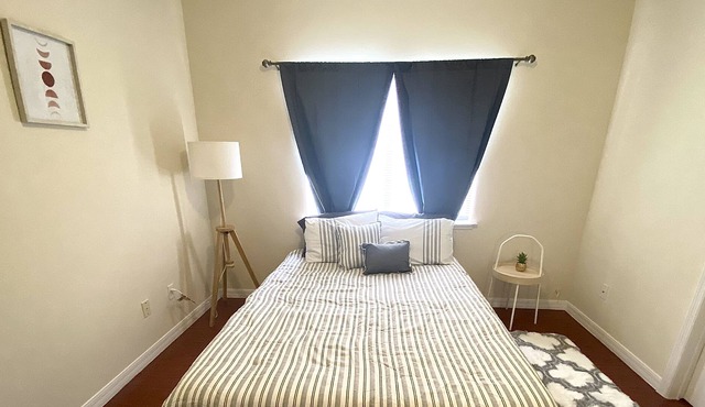Comfy and Cozy Private Room / Free Parking / Close to Airport & Shopping Centers