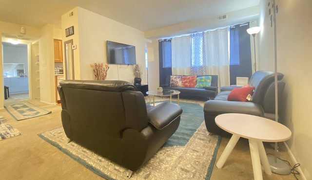 Comfy and entire one bedroom apartment close to all destinations