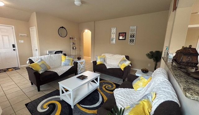 Comfy and Modern 4-Bedroom Home with King Bed, Workspace & Fast Wi-Fi