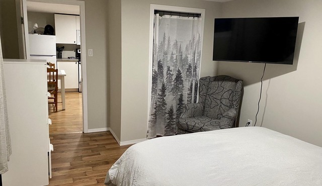 Comfy and modern private suite - everything you need for a short to midterm stay