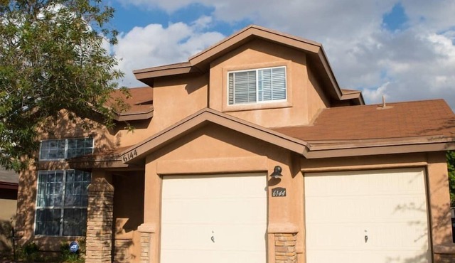 Comfy and Safe Family Neighborhood on West Side!